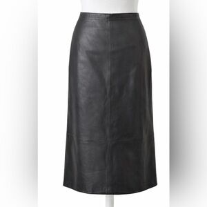 Elegant Black Leather Skirt Action